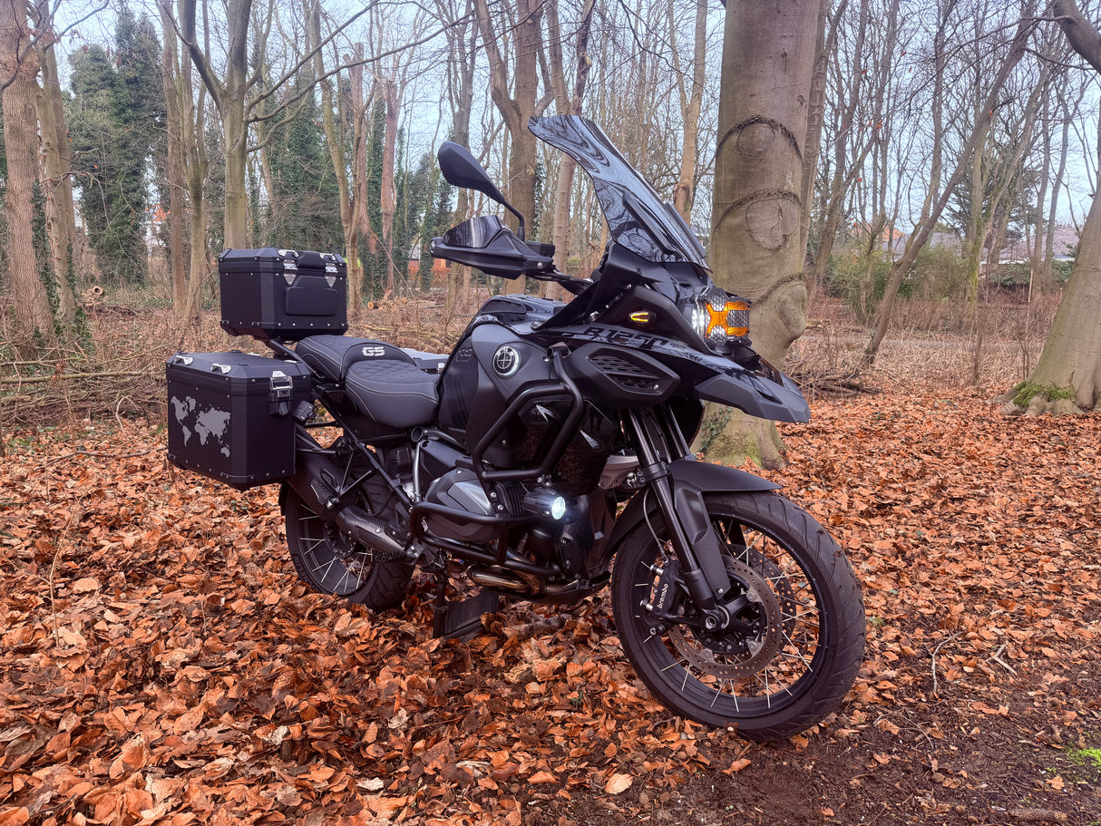 BMW r 1250 gs adventure 2023 triple black dr. Jekill & Mr. Hyde full custom