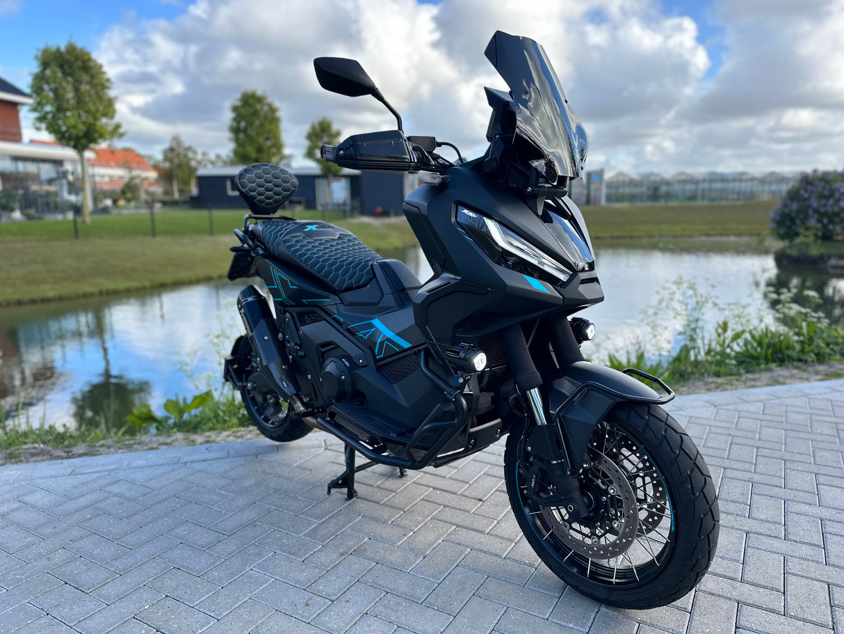 Honda x-adv 750 turquoise edition 2024 Akrapovic