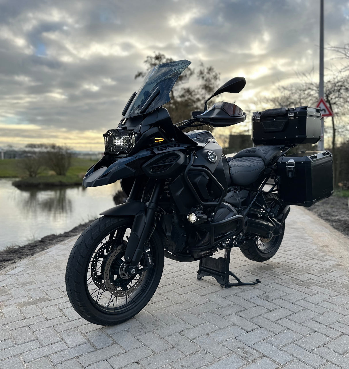 BMW R 1250 gs Adventure 2022 triple black custom full Akrapovic