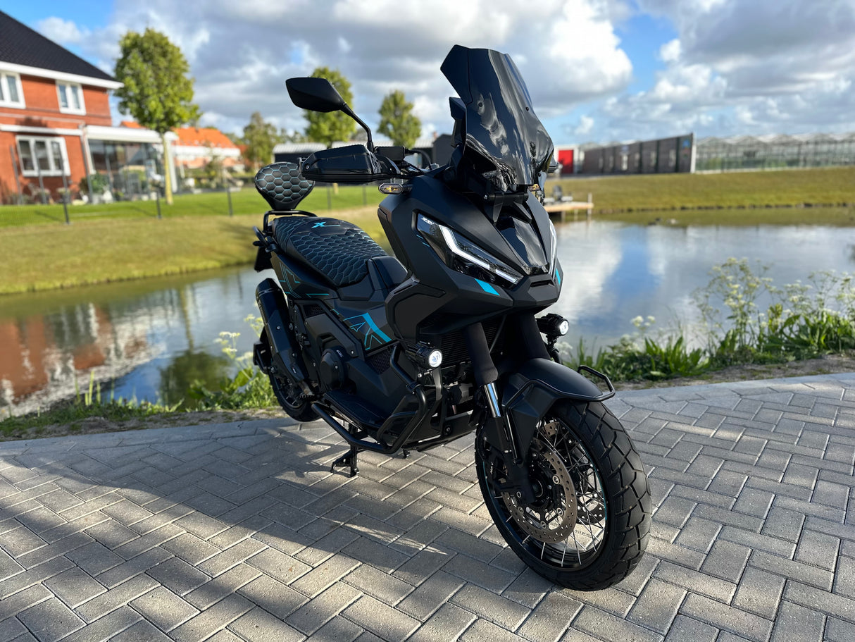 Honda x-adv 750 turquoise edition 2024 Akrapovic