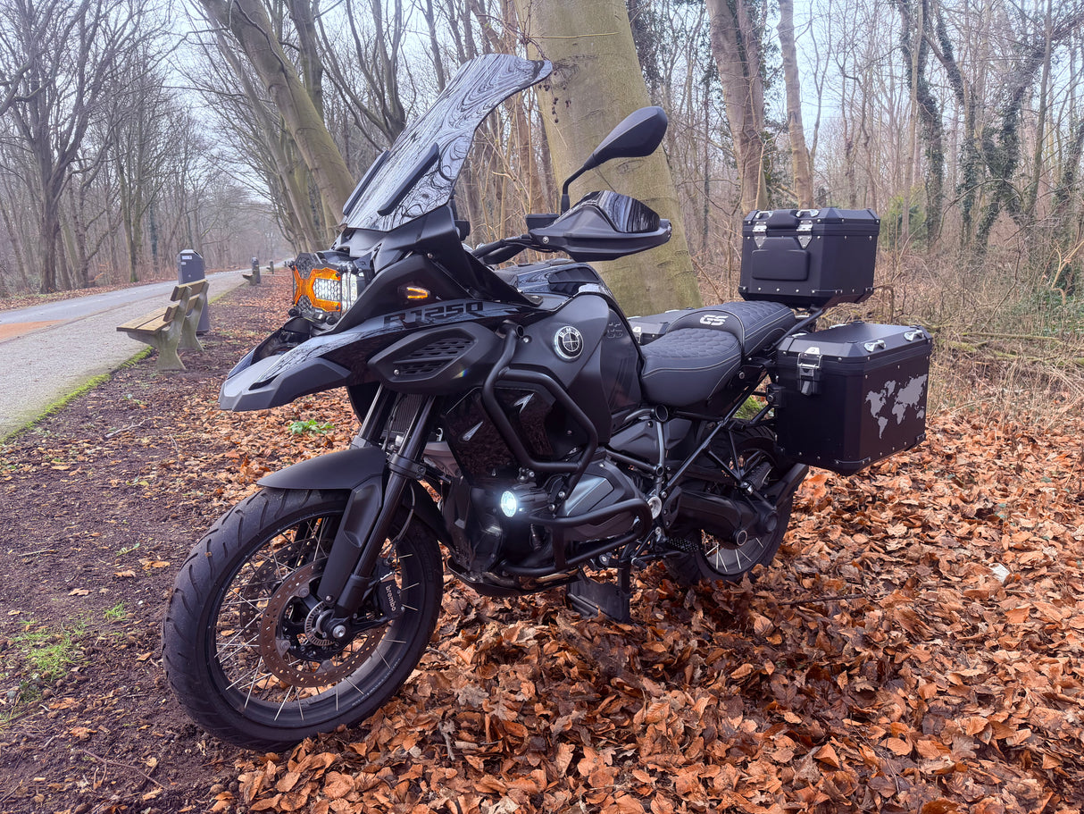 BMW r 1250 gs adventure 2023 triple black dr. Jekill & Mr. Hyde full custom