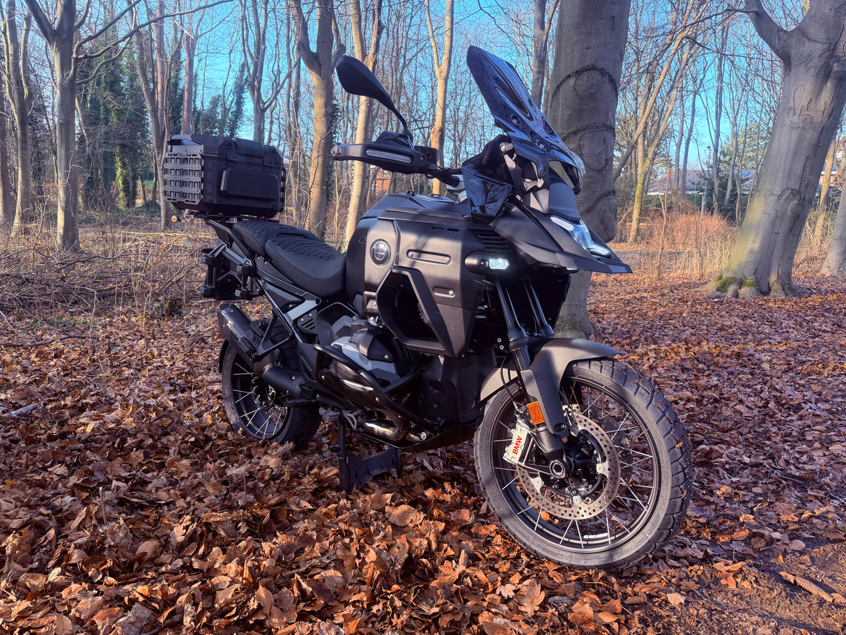 BMW R 1300 GS Adventure black on black 2025 AKRAPOVIC full custom