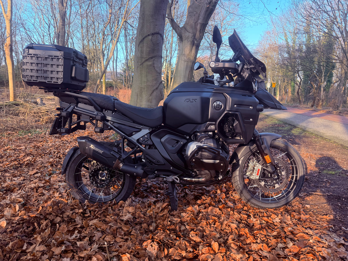 BMW R 1300 GS Adventure black on black 2025 AKRAPOVIC full custom