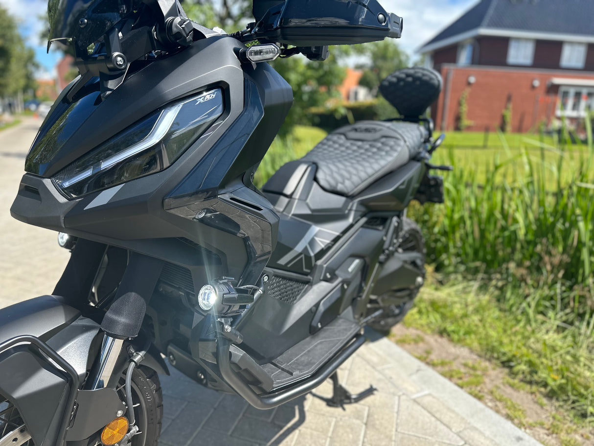 Honda x-adv 750 triple black full custom Akrapovic 2023