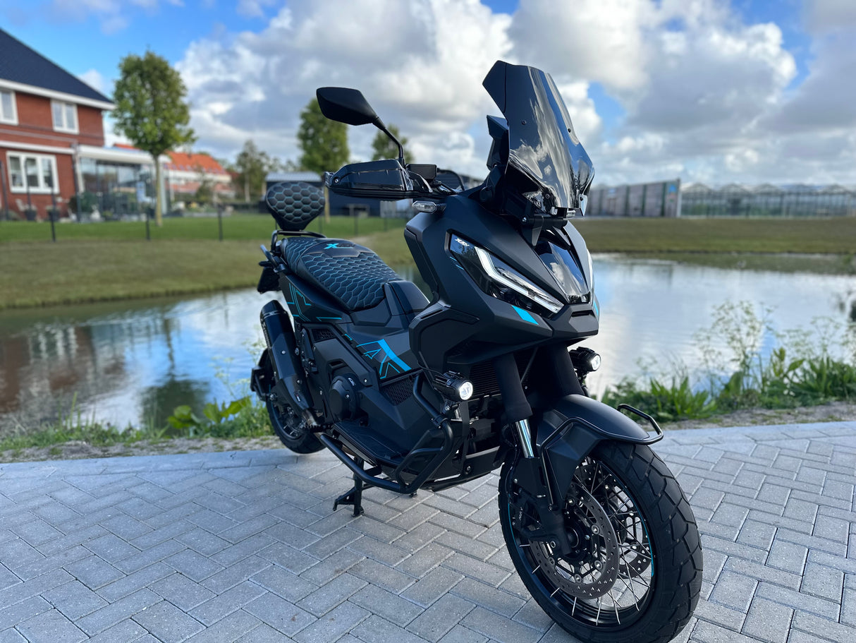 Honda x-adv 750 turquoise edition 2024 Akrapovic