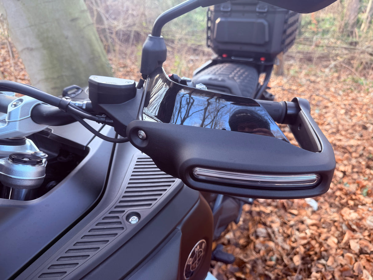 BMW R 1300 GS Adventure black on black 2025 AKRAPOVIC full custom