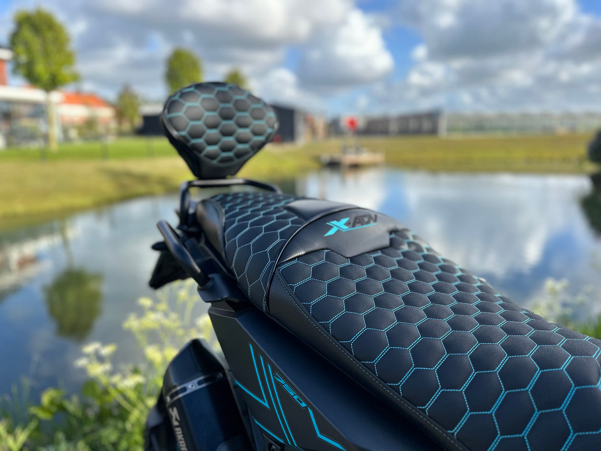 Honda x-adv 750 turquoise edition 2024 Akrapovic