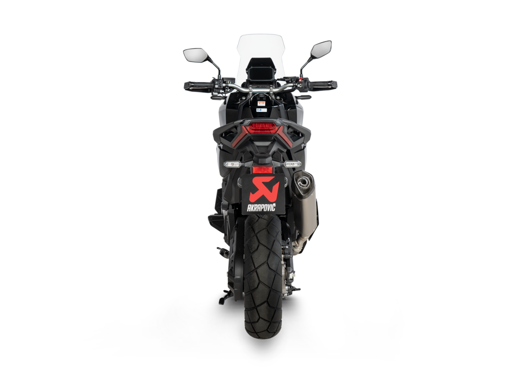AKRAPOVIC SLIP-ON EINDDEMPER HONDA X-ADV 750 TITANIUM ZILVER