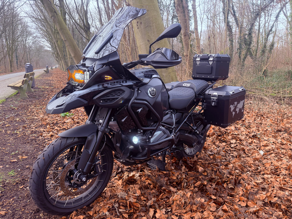 BMW r 1250 gs adventure 2023 triple black dr. Jekill & Mr. Hyde full custom