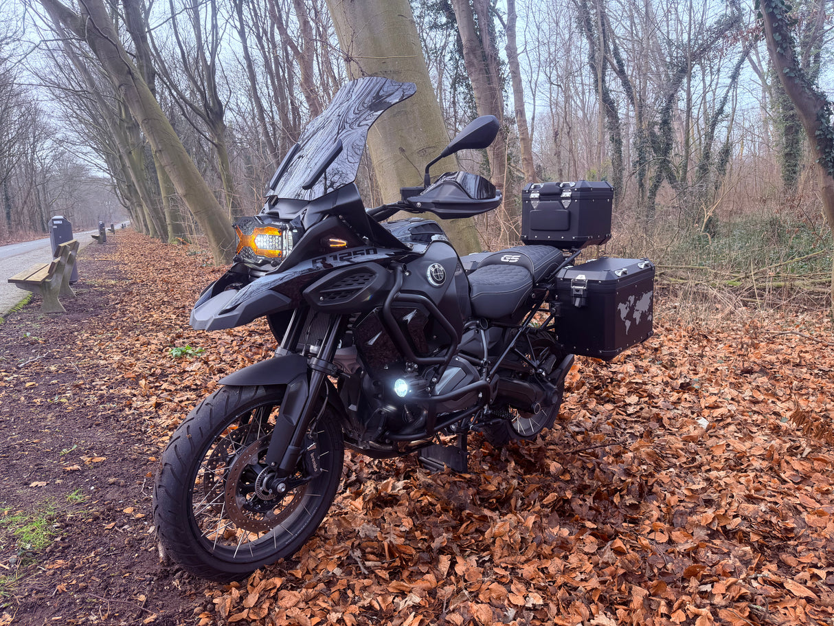 BMW r 1250 gs adventure 2023 triple black dr. Jekill & Mr. Hyde full custom