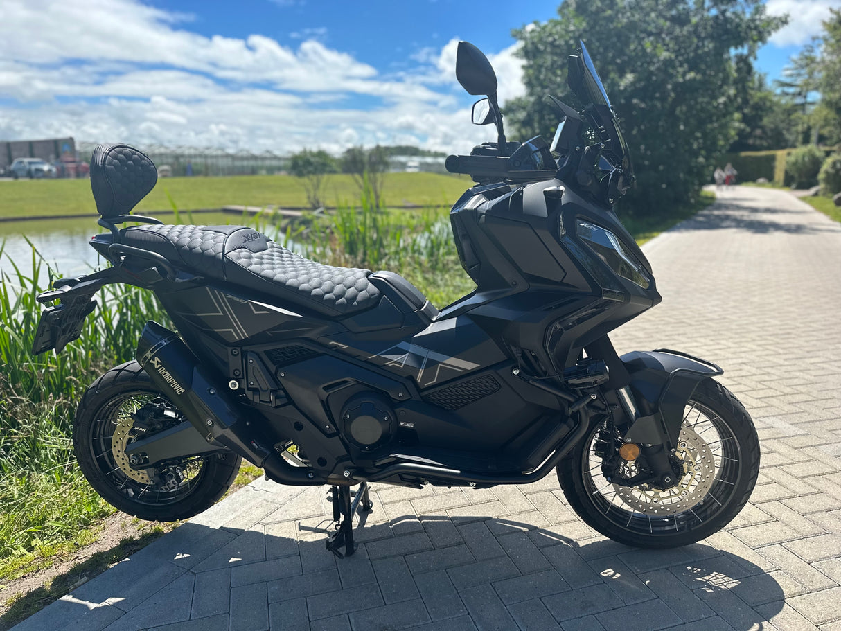 Honda x-adv 750 triple black full custom Akrapovic 2023