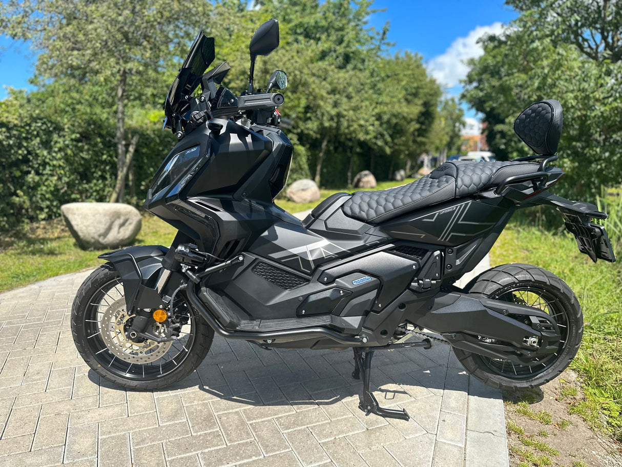 Honda x-adv 750 triple black full custom Akrapovic 2023