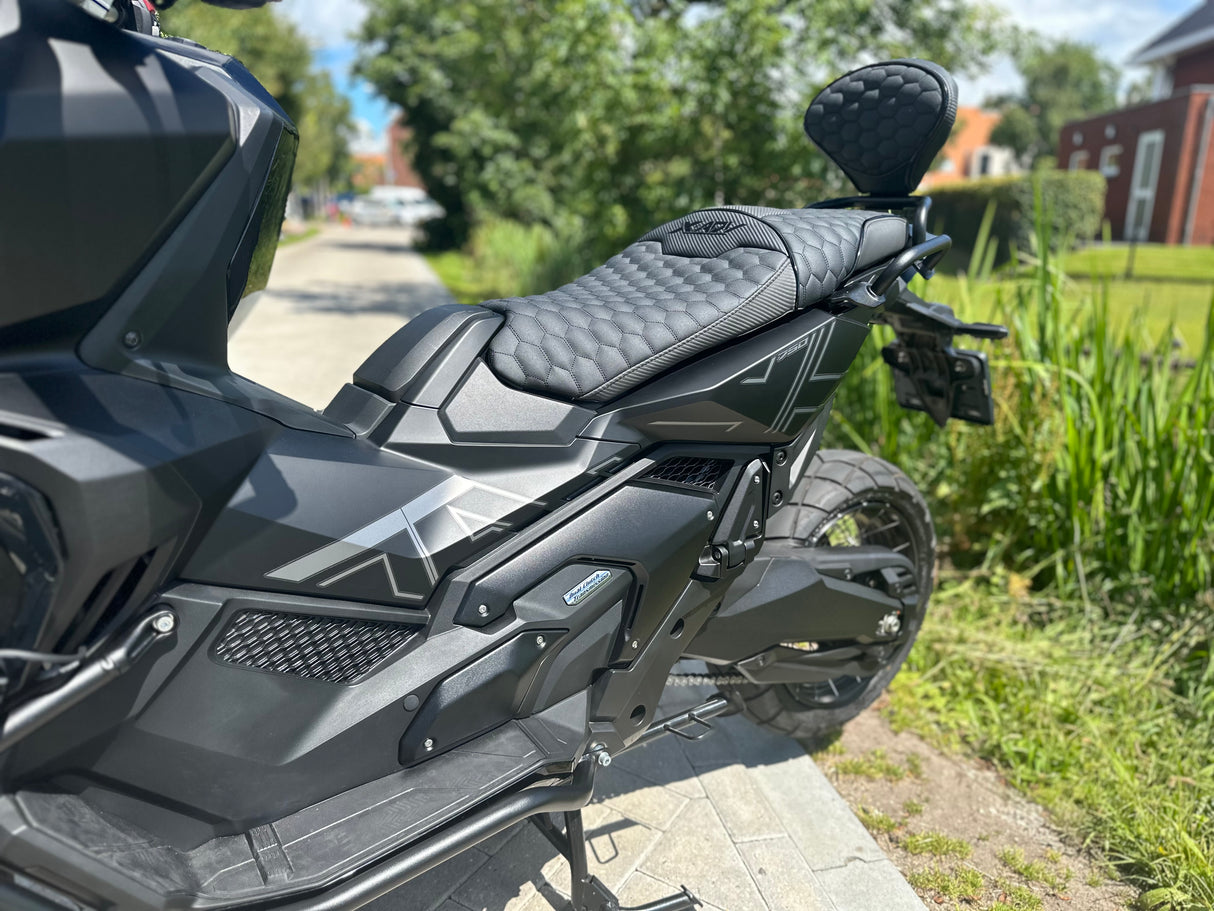 Honda x-adv 750 triple black full custom Akrapovic 2023