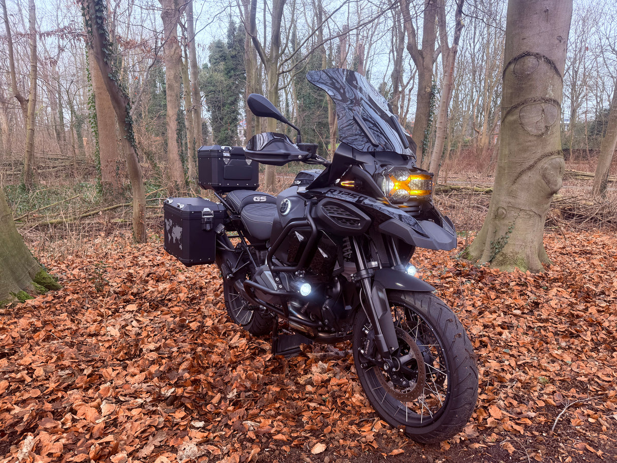 BMW r 1250 gs adventure 2023 triple black dr. Jekill & Mr. Hyde full custom
