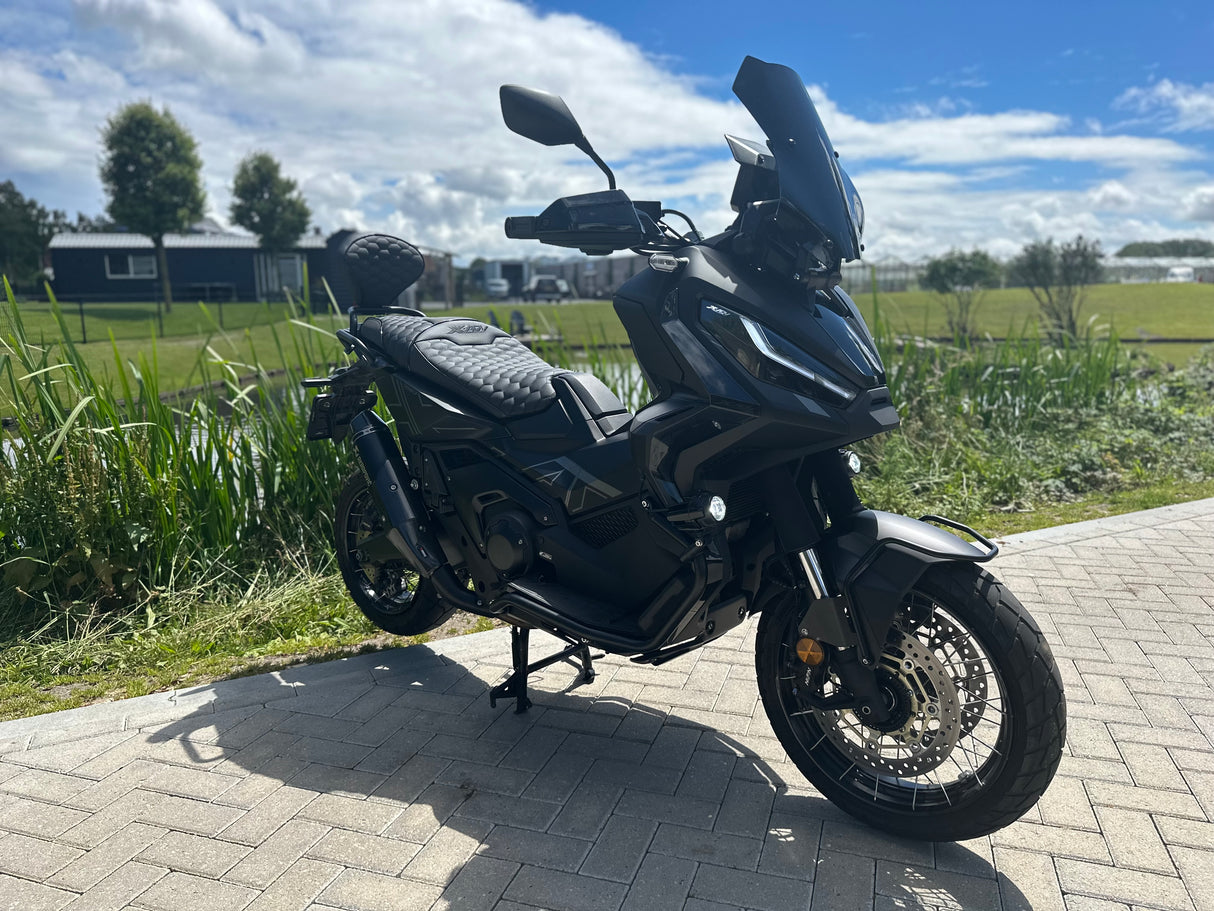 Honda x-adv 750 triple black full custom Akrapovic 2023