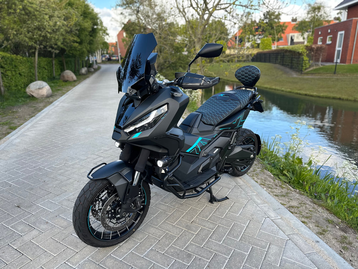 Honda x-adv 750 turquoise edition 2024 Akrapovic