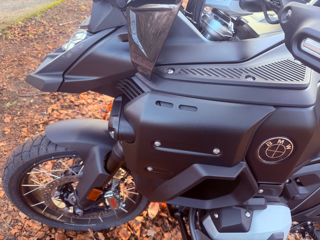 BMW R 1300 GS Adventure black on black 2025 AKRAPOVIC full custom