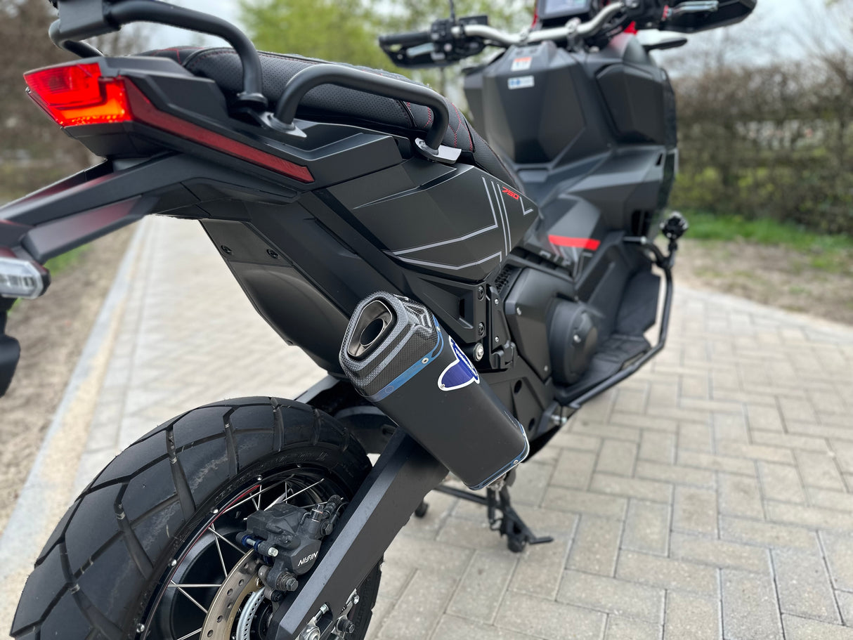 Honda x-adv 750 red edition full custom Akrapovic 2023