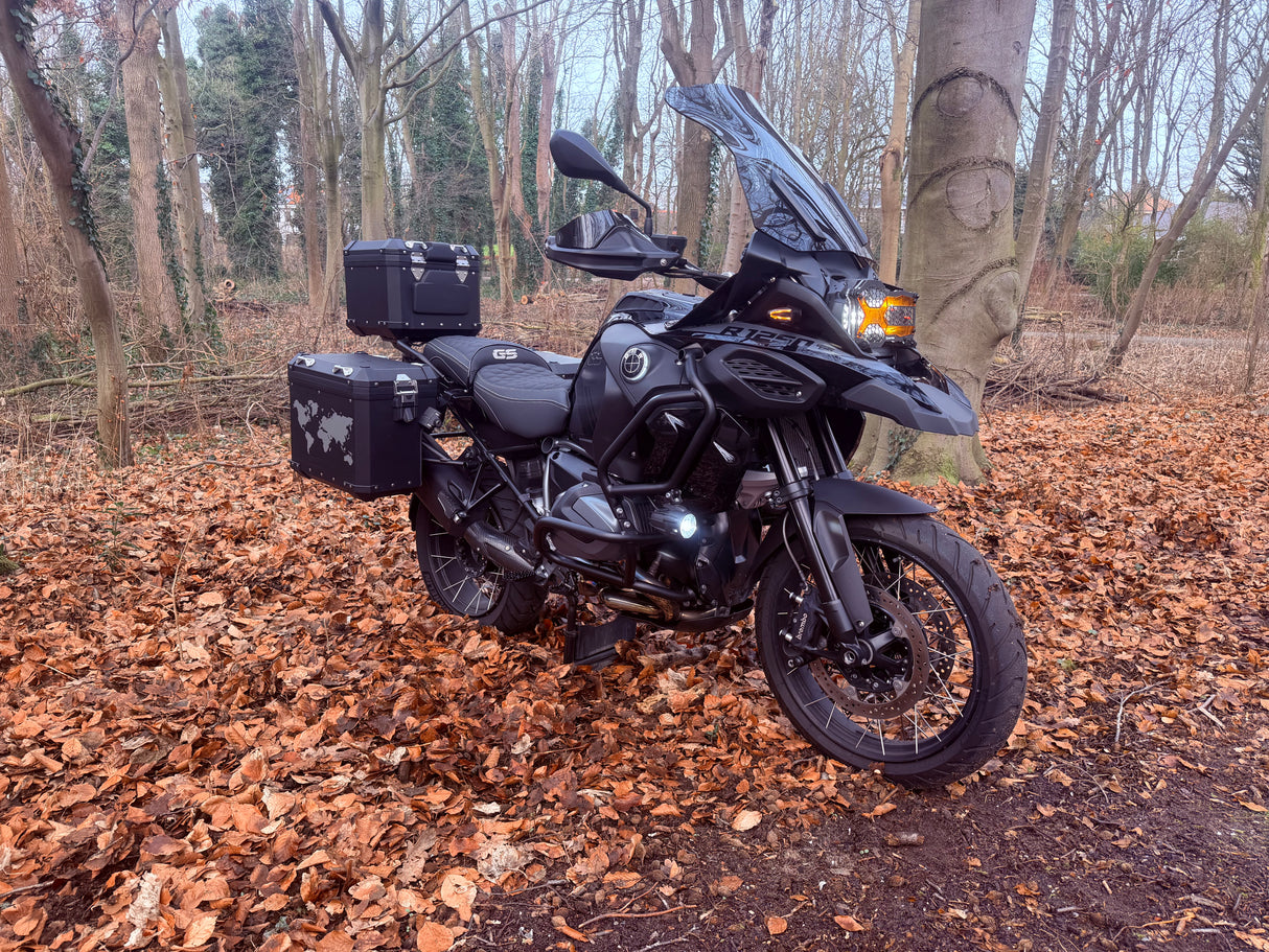 BMW r 1250 gs adventure 2023 triple black dr. Jekill & Mr. Hyde full custom