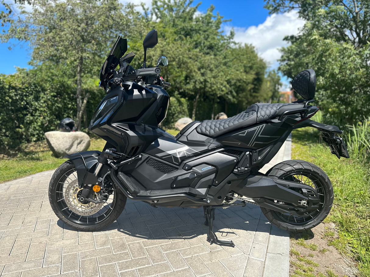 Honda x-adv 750 triple black full custom Akrapovic 2023