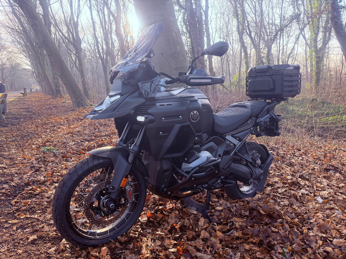 BMW R 1300 GS Adventure black on black 2025 AKRAPOVIC full custom