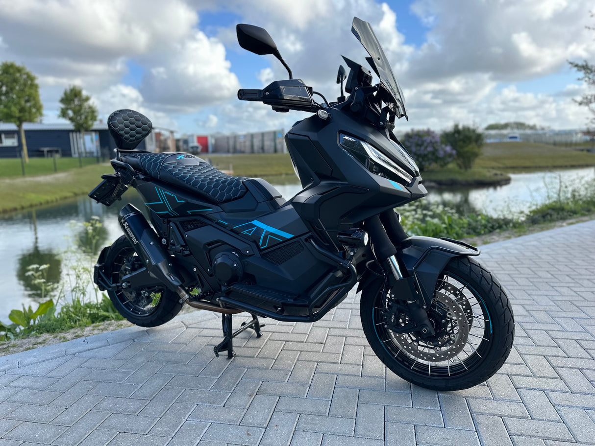 Honda x-adv 750 turquoise edition 2024 Akrapovic