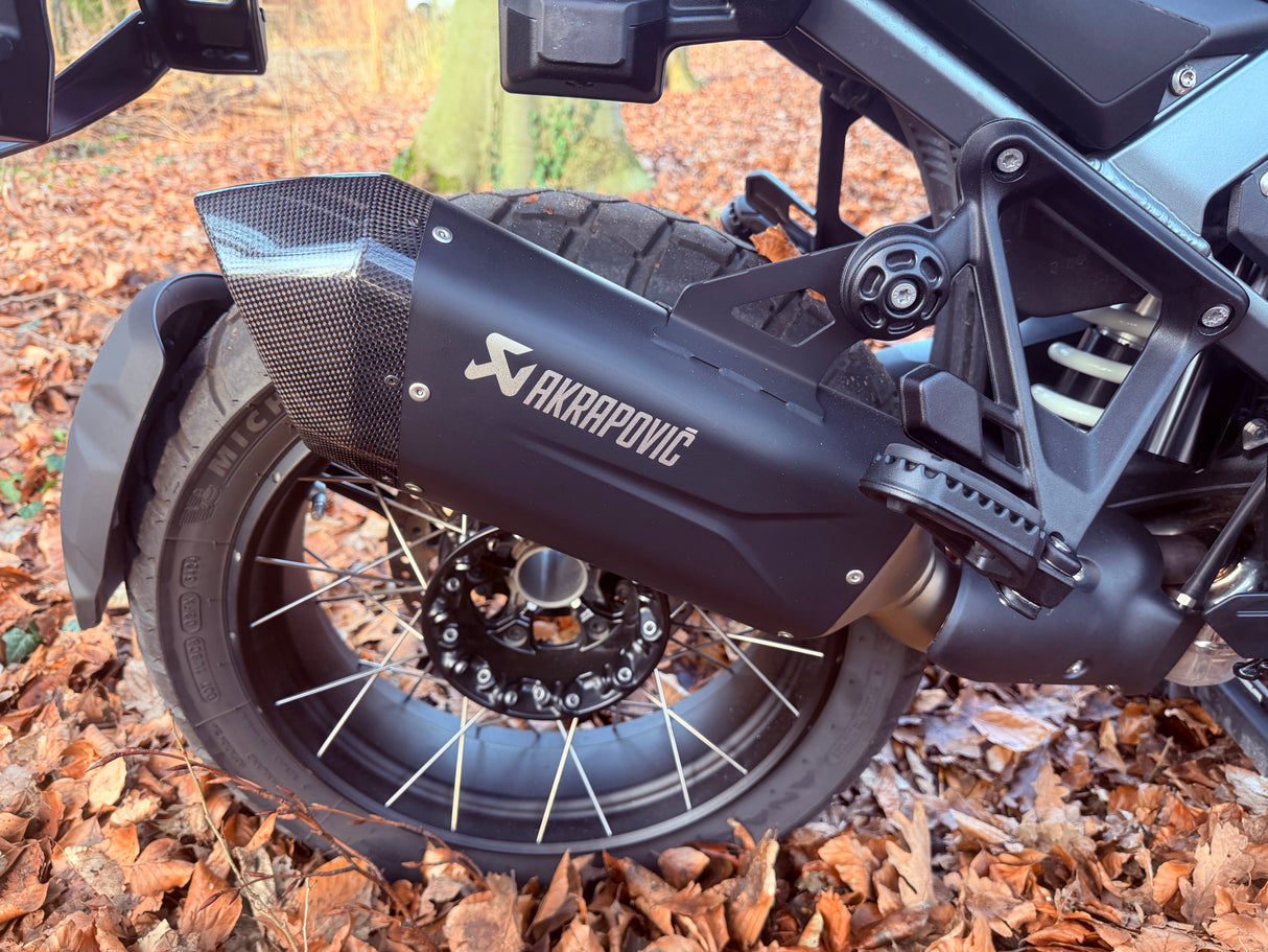 BMW R 1300 GS Adventure black on black 2025 AKRAPOVIC full custom