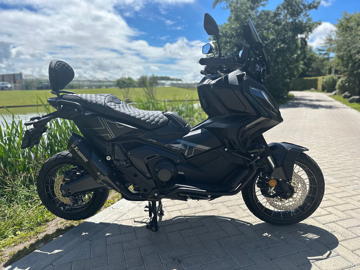 Honda x-adv 750 triple black full custom Akrapovic 2023