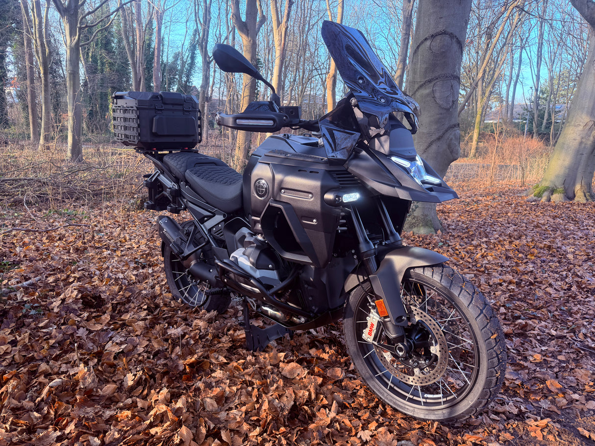 BMW R 1300 GS Adventure black on black 2025 AKRAPOVIC full custom