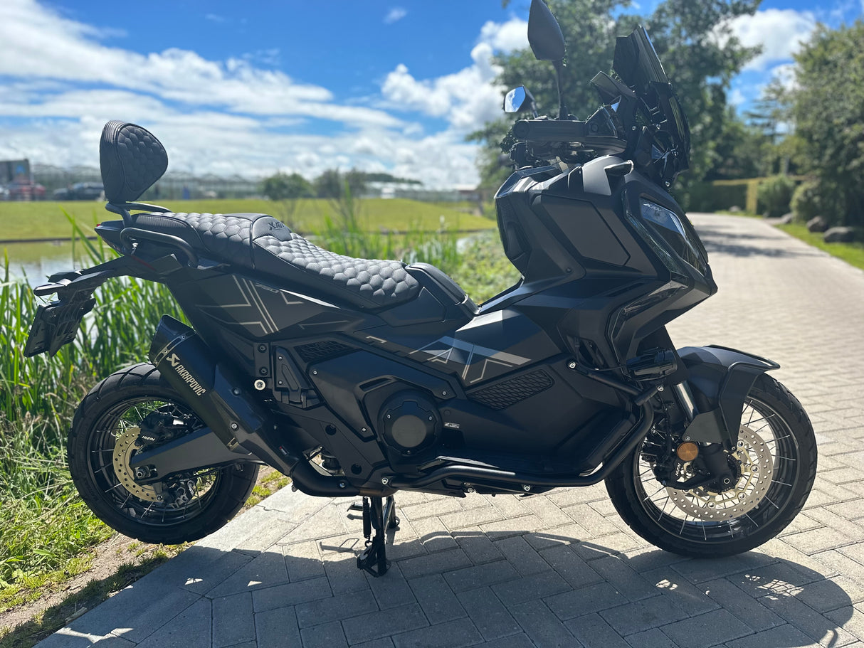Honda x-adv 750 triple black full custom Akrapovic 2023
