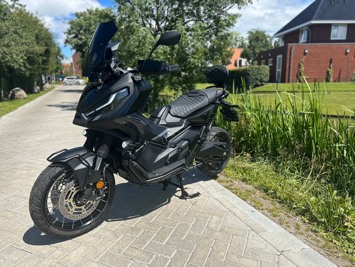 Honda x-adv 750 triple black full custom Akrapovic 2023