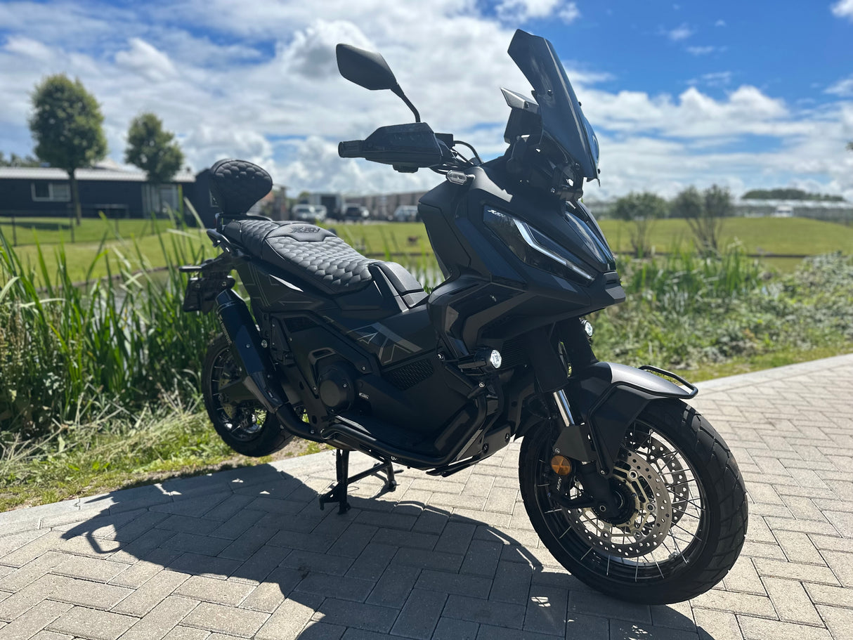 Honda x-adv 750 triple black full custom Akrapovic 2023