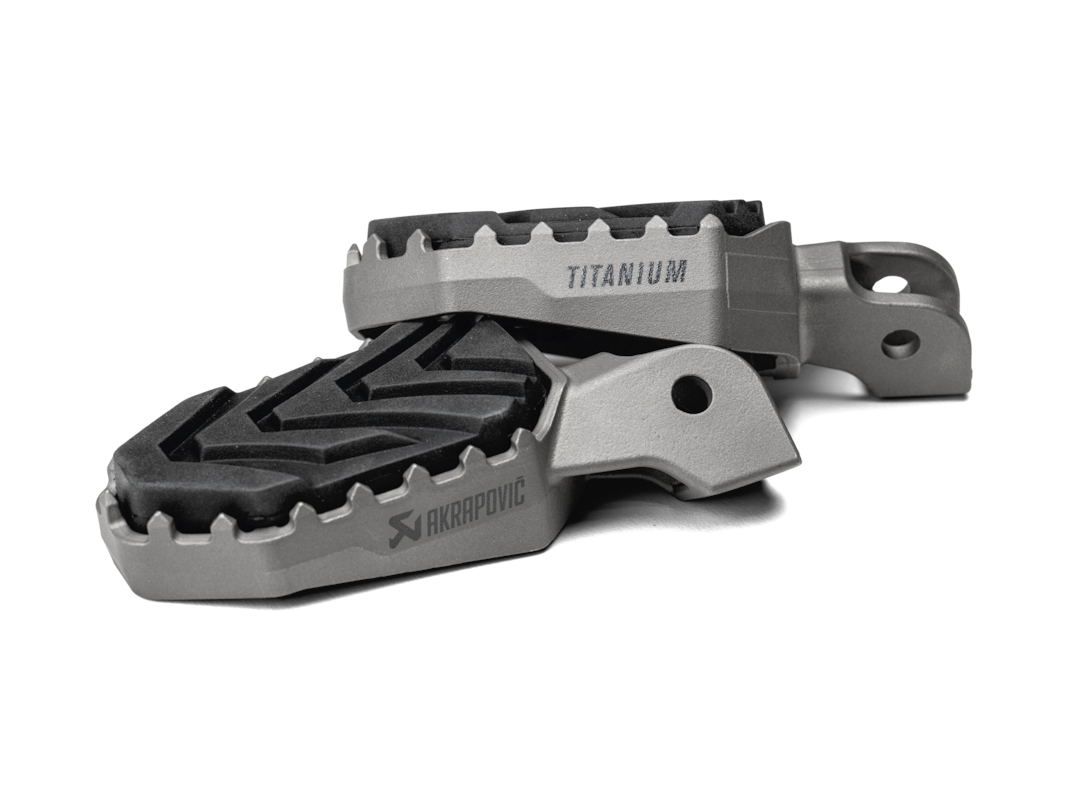 AKRAPOVIC ADVENTURE VOETSTEPS TITANIUM