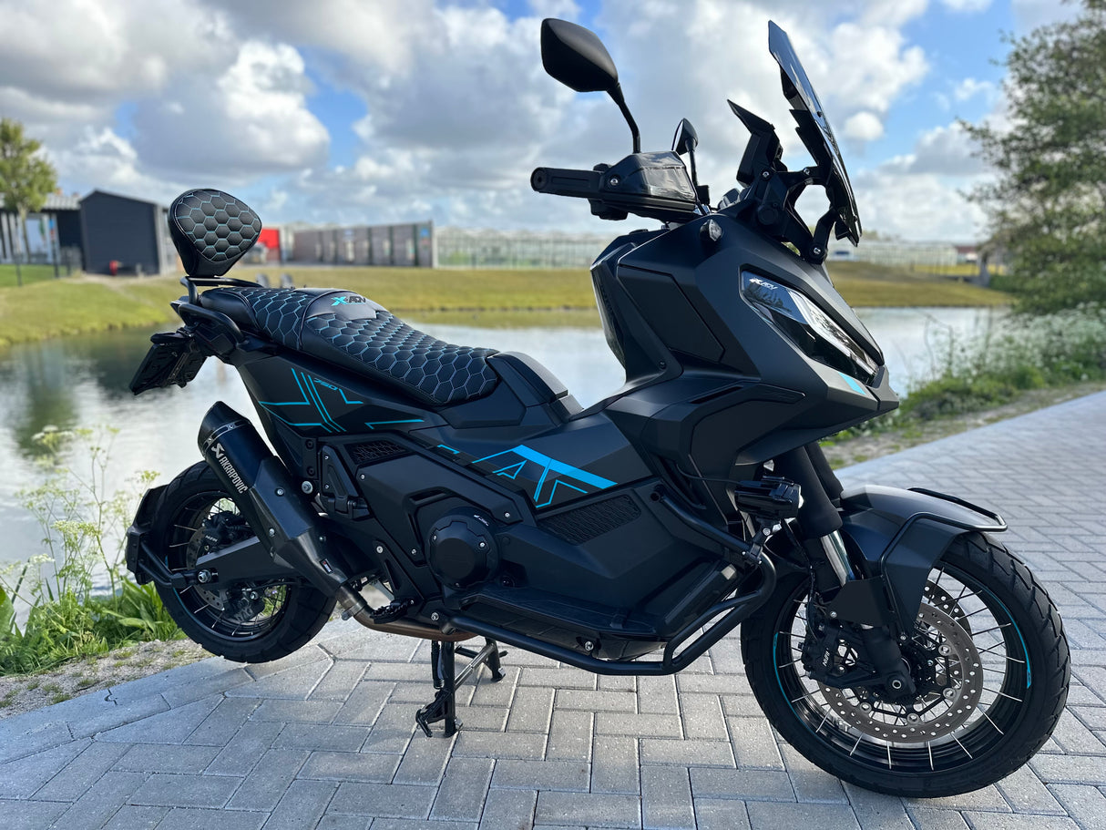 Honda x-adv 750 turquoise edition 2024 Akrapovic